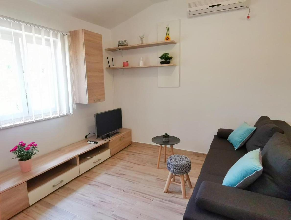 Holiday House Nela Labin  Buitenkant foto